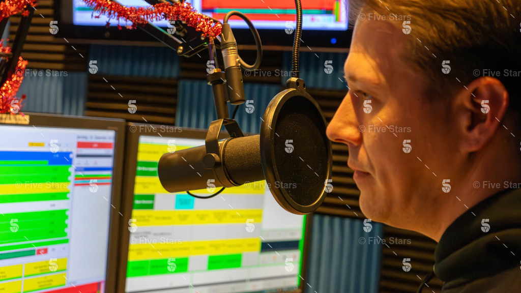 DSC00523_mitLogo9 | Five Stars Fotografie und Videografie fängt Ihre besonderen Momente mit atemberaubenden Bildern und hochwertigen Videos ein. Perfekt für Hochzeiten, Events und mehr – lassen Sie sich von unserer Expertise und Kreativität begeistern. - Realisiert mit Pictrs.com