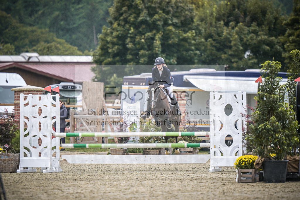 DOS_2453 | Entdecke hochwertige Reitturnierfotos von Foto Oger. Professionell, emotional und authentisch – jetzt Lieblingsmomente im Shop bestellen.Deutschlandweite Turnierfotografie. - Realisiert mit Pictrs.com