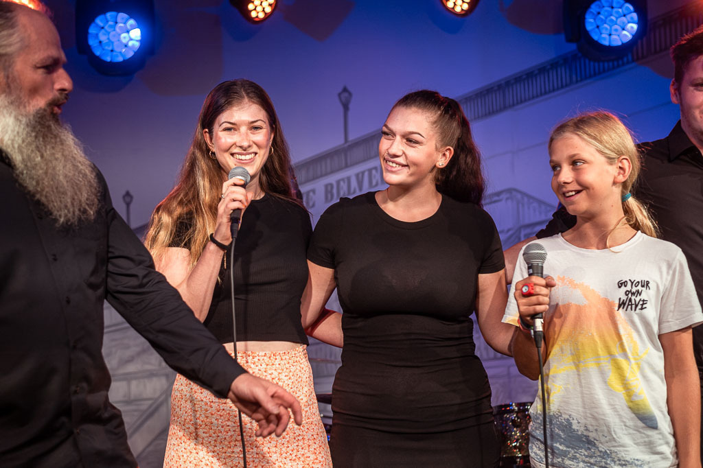 Karaoke mit Liveband | Karaoke mit Forster Family im Forte Belvedere Leisnig zum Festival Hallo Leisnig 2022. - Realisiert mit Pictrs.com