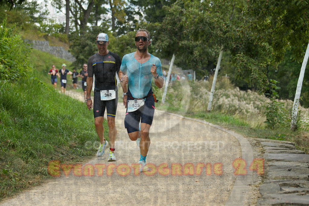 250824_1355_EX1_4235 | Sportfotografie im Rhein-Sieg Kreis, Köln, Bonn, NRW, Rheinland Pfalz, Hessen, etc. Unser Tätigkeitsfeld umfasst den Laufsport vom Volkslauf über den Marathon, Duathlon, Triathon bis zum Ultralauf wie Kölnpfad Ultra oder Schindertrail.