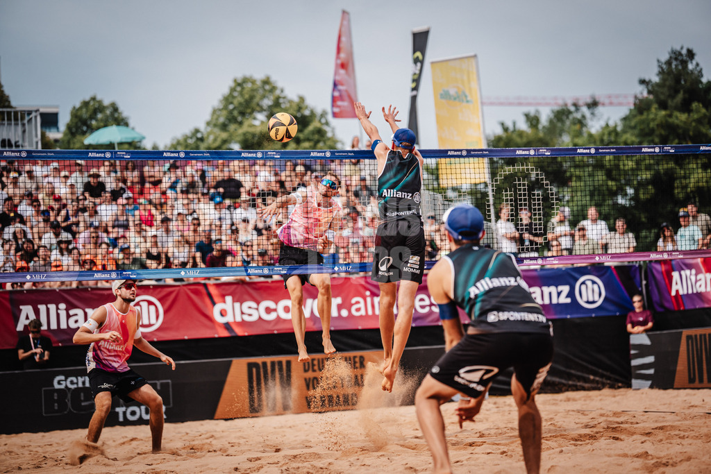 Beachvolleyball | Männer | Allianz German Beach Tour 2025 | Tourstop München | 05.07.2025 | Jonas Sagstetter beim Angriff