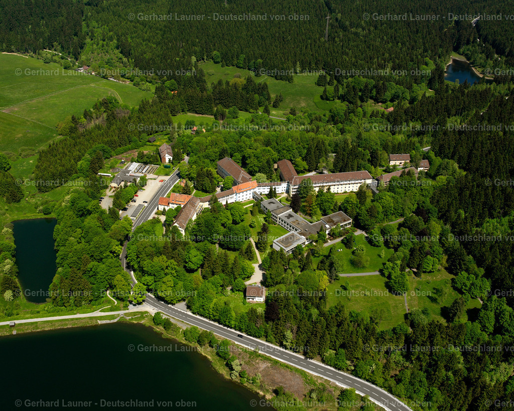 2638604 | CLAUSTHAL-ZELLERFELD 09.06.2006 Wald- Gebiete und Forstflächen umsäumen das Siedlungsgebiet des Dorfes in Clausthal-Zellerfeld im Bundesland Niedersachsen, Deutschland // Village - view on the edge of forested areas in Clausthal-Zellerfeld in the state Lower Saxony, Germany Foto: Gerhard Launer