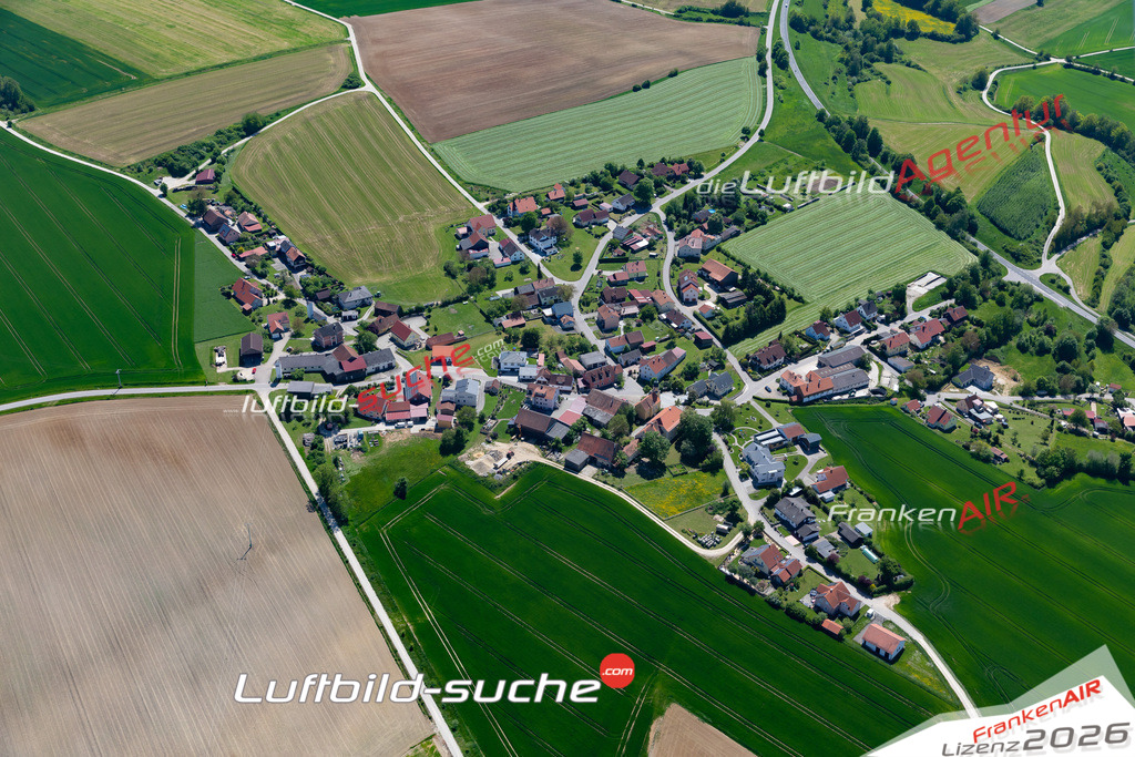 Die Luftaufnahme kollersried - Hemau wurde 2021 mittels Flugzeug (keine Drohne) erstellt. Hohe Auflösung -für große Poster und Wandbilder geeignet!
