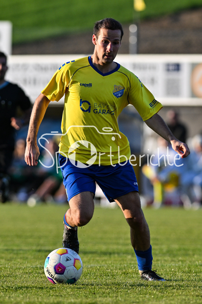 FC Pipinsried - TSV Grünwald | Im bild Fabian BENKO (FCP #20) / Einzelfoto / Freisteller / Bayernliga Sued: FC Pipinsried - TSV Gruenwald, Kuechenstadel Arena am 11.04.2025