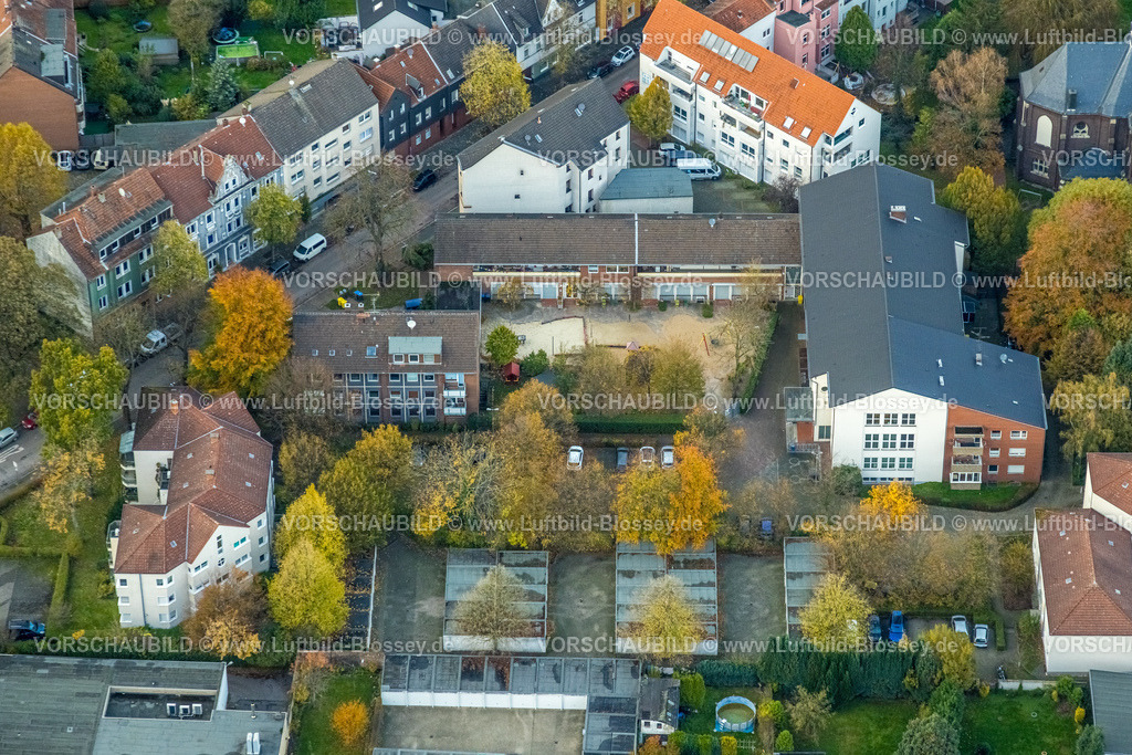 Gelsenkirchen231102888 | Luftbild, evang. Jugend Sozialeinrichtung und Kindergarten Kita Rotthausen, Wohngebiet Schonnebecker Straße, umgeben von herbstlichen Laubbäumen, Rotthausen, Gelsenkirchen, Ruhrgebiet, Nordrhein-Westfalen, Deutschland