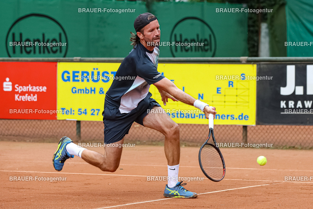 HTC Blau-Weiß Krefeld - LTTC Rot-Weiß Berlin  | Krefeld, Deutschland 21.07.2023, Gero Kretschmer (HTC Blau-Weiß Krefeld) gegen Nino Ehrenschneider (LTTC Rot-Weiss Berlin) ,

bei der 2. Tennis Bundesliga Nord Begegnung zwischen HTC Blau-Weiß Krefeld und LTTC Rot-Weiß Berlin am 21.07.2023 in Krefeld.

(Foto: BRAUER-Fotoagentur)
 
