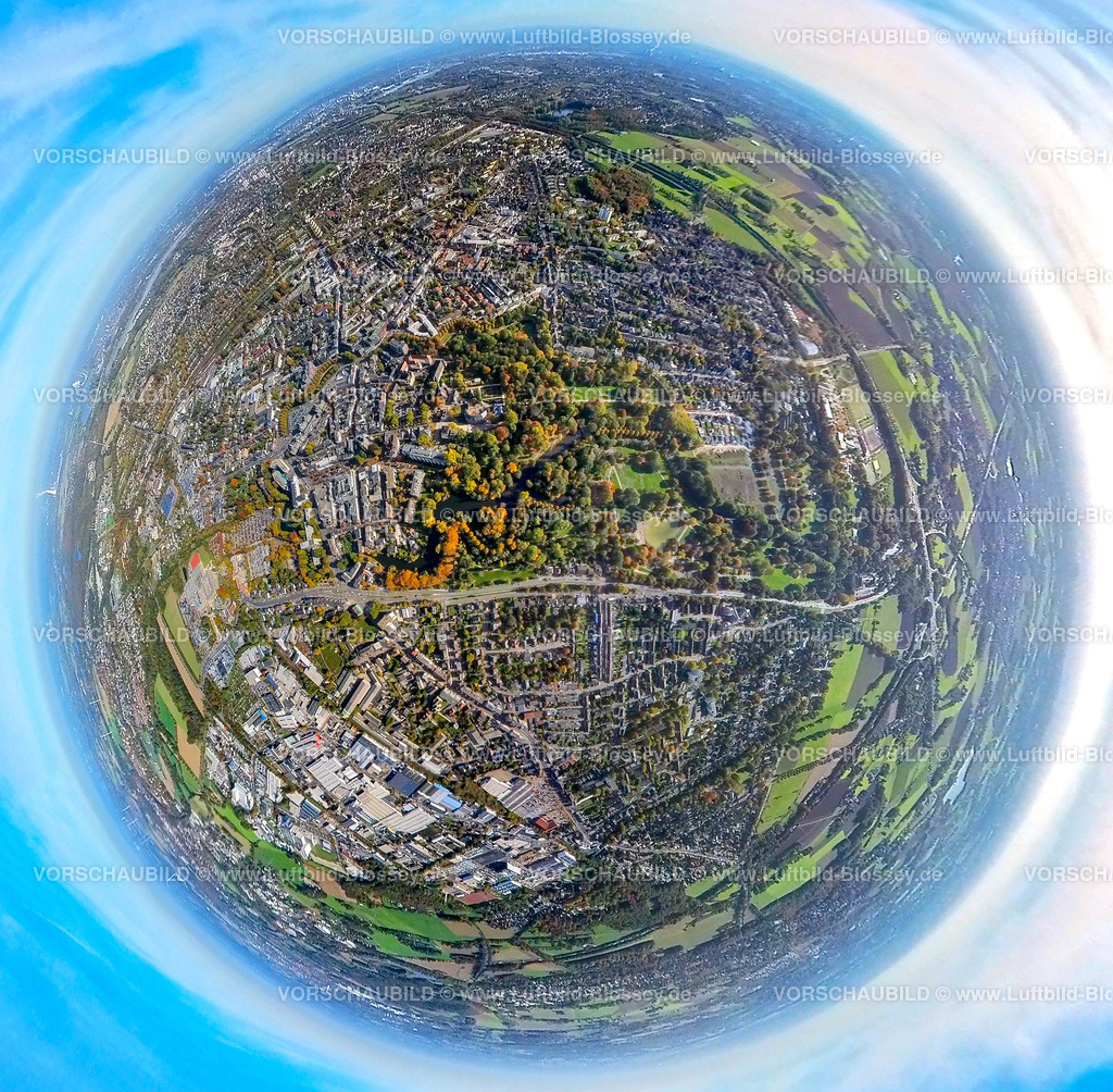 Moers20221006_1City1 | Luftbild, Moers City, Schlosspark Moers und Schloss, Fisheye Aufnahme, Fischaugen Aufnahme, 360 Grad Aufnahme, Moers, Moers, Fisheyeaufnahme, Ruhrgebiet, Nordrhein-Westfalen, Deutschland