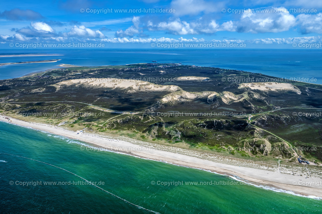 Sylt_List_Wanderdünen_ELS_4168150622 | LIST 15.06.2022 Aufschüttungen einer Sand- Dünen- und Wanderdünen- Landschaft in List auf der Insel Sylt im Bundesland Schleswig-Holstein, Deutschland. // Sand, dune and shifting dune landscape in List at the island Sylt in the state Schleswig-Holstein, Germany. Foto: Martin Elsen