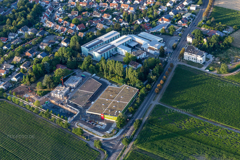 Luftbild: Wasgau Frischemarkt Landau an der Wollmesheimer Höhe in Landau in der Pfalz im Bundesland Rheinland-Pfalz in Deutschland.Foto: IMG_133688.jpg vom 18.07.2022 durch Werner Riehm/FLY-FOTO.deStadt Landaufacebook-official