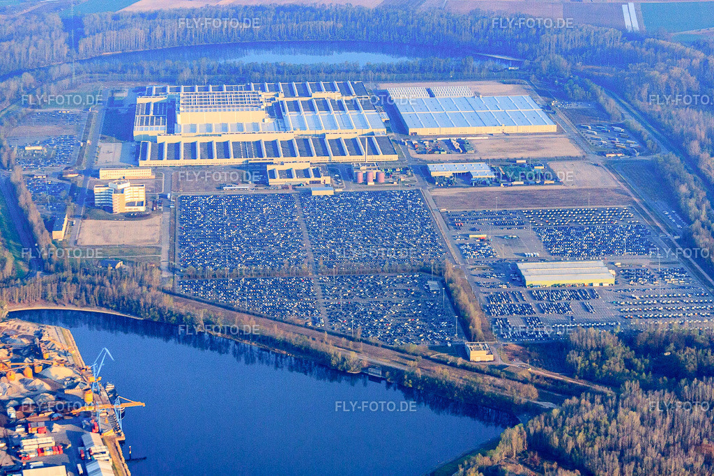 Insel Grün, Daimler GLC Mercedes-Benz Global Logistics Center und MOSOLF Logistics & Services GmbH https://group.mercedes-benz.com/ https://www.mosolf.com/ | Luftbild: Insel Grün, Daimler GLC Mercedes-Benz Global Logistics Center und MOSOLF Logistics & Services GmbH https://group.mercedes-benz.com/ https://www.mosolf.com/ in Germersheim im Bundesland Rheinland-Pfalz in Deutschland. Foto: IMG_49207.jpg vom 28.03.2012 durch Werner Riehm/FLY-FOTO.de - Realisiert mit Pictrs.com