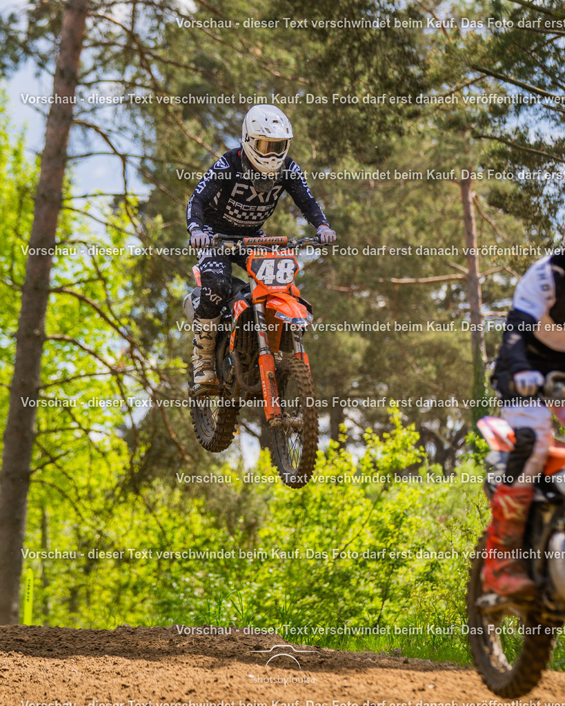 20260517_Templin-6667 | Sportfotografin aus Berlin-Brandenburg mit Fokus auf Motocross. Ich halte deine sportliche Leistung und echte Emotionen auf und neben der Strecke professionell fest. Entdecke die Fotos von deinem Rennen und bestelle sie direkt hier im Shop.