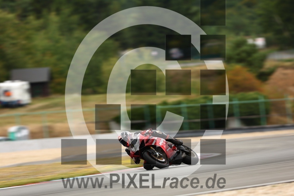 0089-20250830_07809 | Schöne Erinnerungen an spannende Momente - das festzuhalten ist unser Job. PIXELrace.de ist seit 2003 auf den Rennstrecken Europas unterwegs um die Action draußen beim Fahren und die wunderbare Stimmung imm Fahrerlager für euch einzufangen.