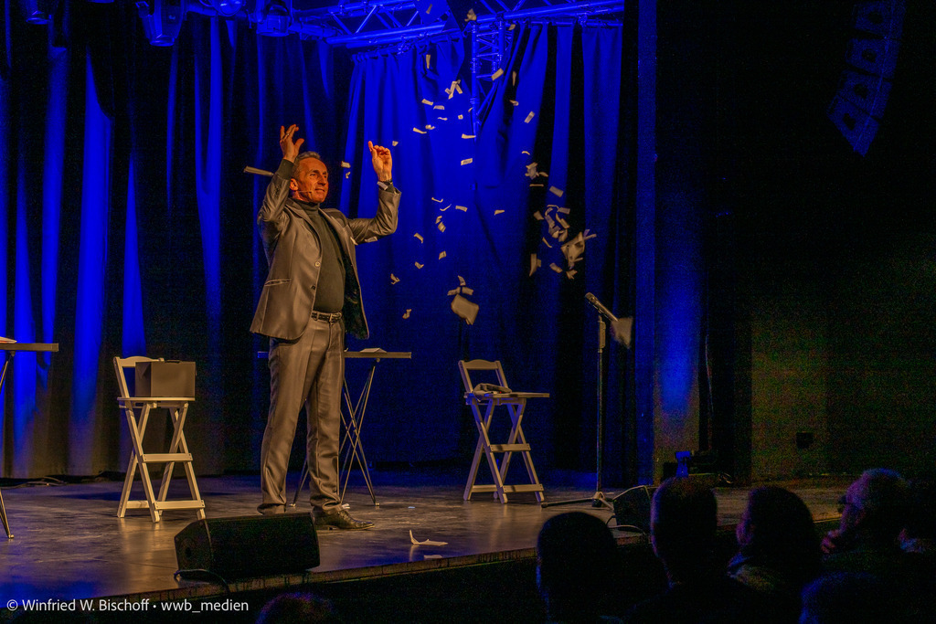 wwb-2412-0384 | <Fotografie> <Video> <Film> <Winfried Bischoff> - Realisiert mit Pictrs.com