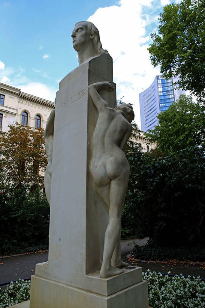 Foto: Leipzig - Schiller-Denkmal | Das Team hinter BILDLEXIKON LEIPZIG bündelt historische wie aktuelle Informationen über die Stadt Leipzig in Text und Bild auf einer Plattform und stellt diese der interessierten Öffentlichkeit zur Verfügung.