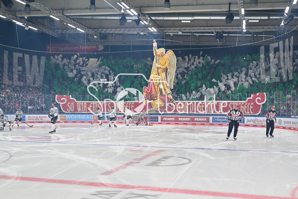 Augsburger Panther - Kölner Haie | Die Fans der Augsburger Panther haben eine Choreo vorbereitet / Ultras / Fans / Zuschauer / Symbolbild / Choreographie / DEL: Augsburger Panther - Kölner Haie, Curt Frenzel Stadion am 29.09.2024