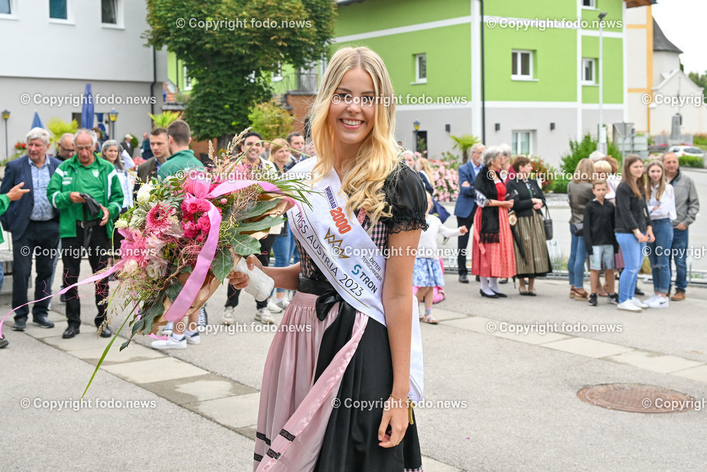 Hohenzell_ Empfang Miss Austria 2023_ Valentina Bleckenwegner_ 02.07.2023-32 | 02.07.2023, Hohenzell, AUT, Empfang Miss Austria 2023, Valentina Bleckenwegner, im Bild Valentina genieest den Empfang