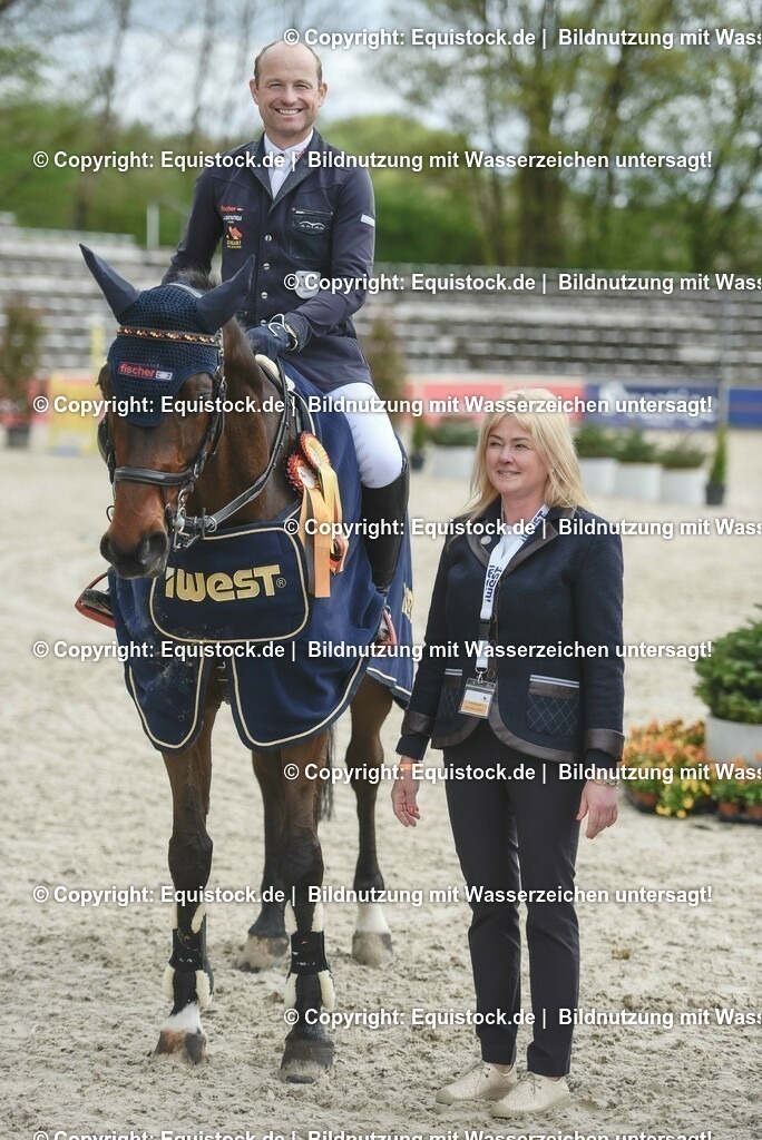 20230514_CCI4_Springen_0458 | equistock