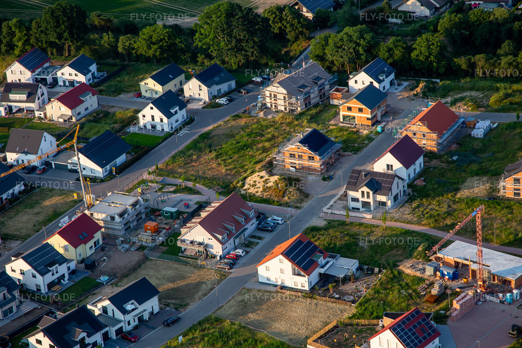Luftbild: Neubaugebiet Rosenweg in Kandel im Bundesland Rheinland-Pfalz in Deutschland. Foto: IMG_136291.jpg vom 07.06.2023 durch Werner Riehm/FLY-FOTO.de