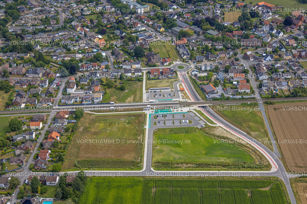 Hamm250701153Rhynern | Luftbild, Haltepunkt Westtünnen und Kreisverkehr, am Südfeldweg und Von-Thünen-Straße für den künftigen Bahnhaltepunkt, Bahnlinie mit Eisenbahnbrücke, Stadtbezirk Rhynern, Hamm, Ruhrgebiet, Nordrhein-Westfalen, Deutschland