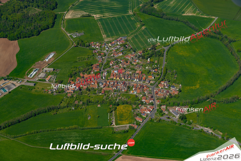 Die Luftaufnahme Simmershausen - Römhild wurde 2022 vom Flugzeug aus (keine Drohne) erstellt. Hohe Auflösung -für große Poster und Wandbilder geeignet - Garantiert!