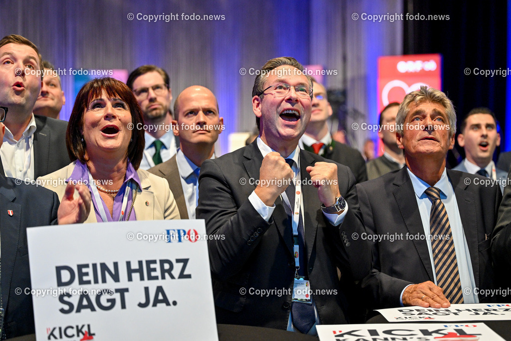 Pressewahldienst Linz zur Nationalratswahl 2024_ 29.09.2024-15 | 29.09.2024, Ursulinenhof Linz AUT, Nationalratswahl 2024, Pressewahldienst im Bild Sabine Binder (2.Landtagspraesidentin, FP), Hermann Brueckl (FP, NAbg), Herwig Mahr (FP, Klubobmann)