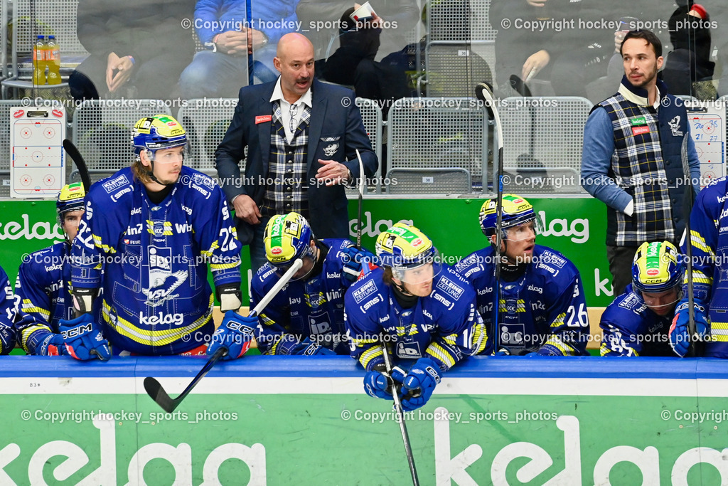 EC IDM WÄRMEPUMPEN VSV vs. Steinbach Black Wings Linz | #22 Nikita Scherbak EC VSV, Tray Tuomie Headcoach EC VSV, Marco Pewal Assistant Coach EC VSV, EC IDM WÄRMEPUMPEN VSV vs. Steinbach Black Wings Linz, EC IDM WÄRMEPUMPEN VSV vs. Steinbach Black Wings Linz am 28.11.2025 in Villach (Stadthalle Villach), Austria, (Photo by Bernd Stefan)