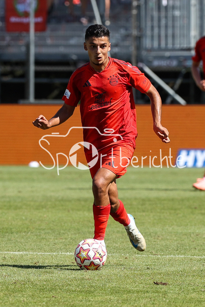 FC Würzburger Kickers - FC Bayern Amateure | im Bild Davide DELL´ERBA (FC Bayern München II #3) am Ball / Freisteller / Einzelfoto / Regionalliga Bayern: FC Würzburger Kickers - FC Bayern München II, AKON Arena am 24.08.2024