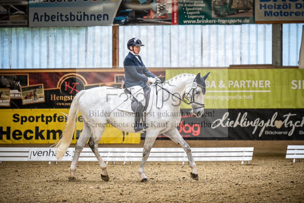 DOS_3207 | Entdecke hochwertige Reitturnierfotos von Foto Oger. Professionell, emotional und authentisch – jetzt Lieblingsmomente im Shop bestellen.Deutschlandweite Turnierfotografie. - Realisiert mit Pictrs.com