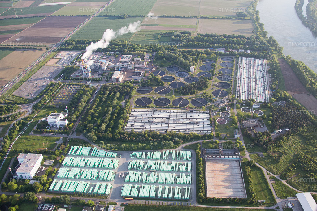 Luftbild: BASF-Kläranlage im Ortsteil Mörsch in Frankenthal im Bundesland Rheinland-Pfalz in Deutschland. Foto: IMG_088662.jpg vom 20.05.2016 durch Werner Riehm/FLY-FOTO.de