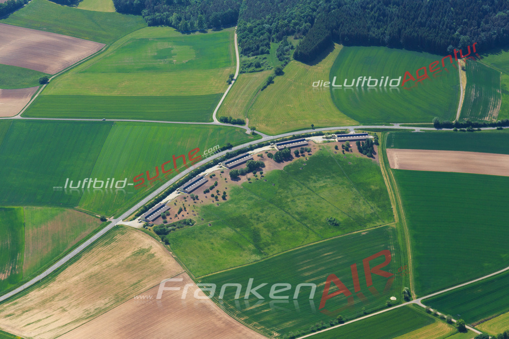 Luftbild von Burghoechstadt Burghaslach - Luftaufnahme wurde 2015 von https://frankenair.de mittels Flugzeug (keine Drohne) erstellt - die Geschenkidee