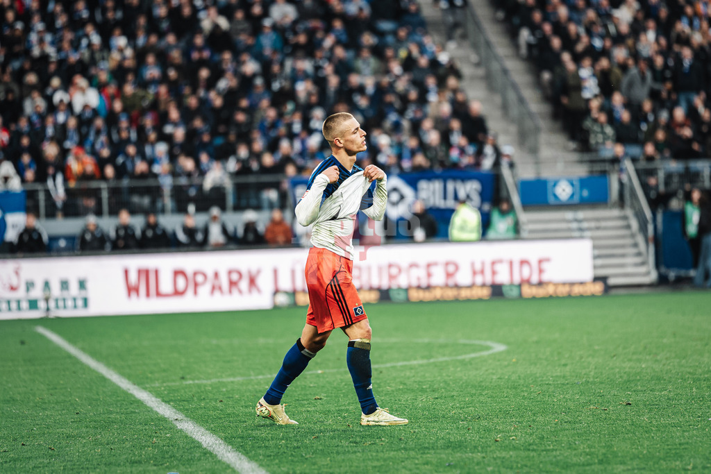 Fußball | Männer | Saison 2025/2026 | 1. Fußball-Bundesliga | 8. Spieltag | Hamburger SV vs. VfL Wolfsburg | 25.10.2025 | Miro Muheim (#28, HSV) ärgert sich