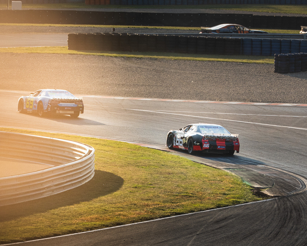 EURONASCAR OSCHERSLEBEN | Exklusive Motorsport-Fotografie aus Leipzig von TXO Media – für Rennfahrer, Teams & Sponsoren. Sausemuth liefert starke Bilder, die Emotion zeigen. Jetzt buchen & glänzen! - Realisiert mit Pictrs.com