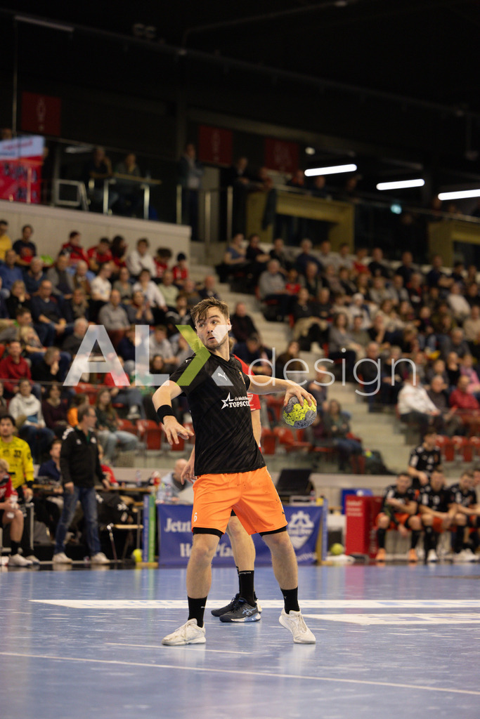 Handballen I Herren I Saison 2025-2026 I Quickline Handball League 2026 | Men I 18. Spieltag I Pfade Winterthur - Kadetten Schaffhausen I 20.12.2025 | 6 Odinn Rikhardsson (Kadetten Schaffhausen) - Flügel rechts - Realisiert mit Pictrs.com