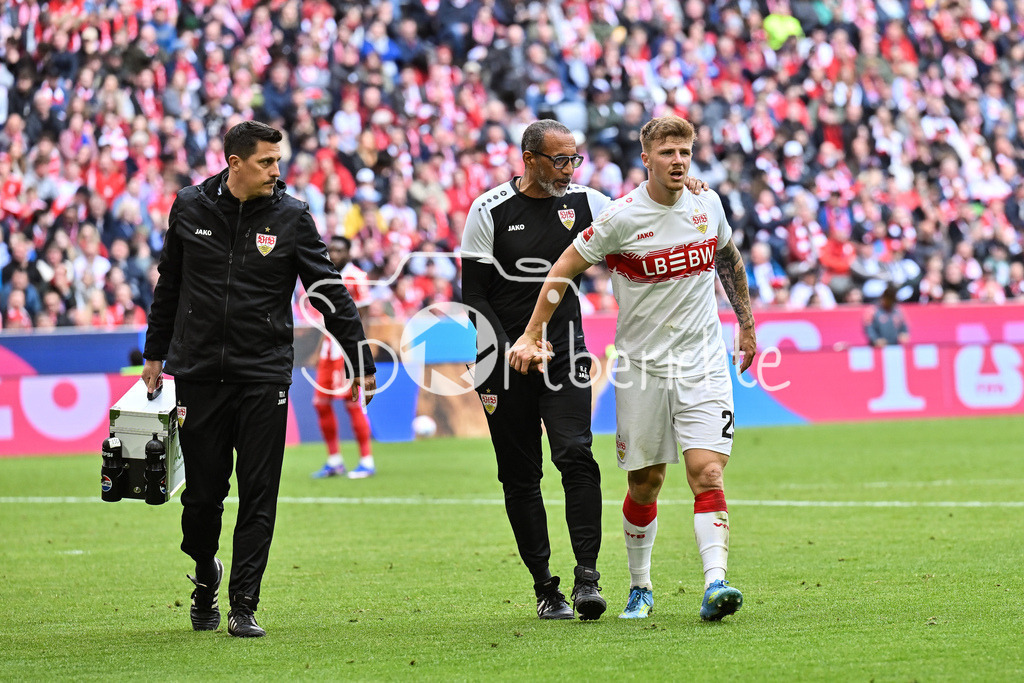 FC Bayern München - VfB Stuttgart | MUNICH, GERMANY - 19. APRIL: Finn JELTSCH (VfB Stuttgart 29)  during the Bundesliga Match between FC Bayern Munich vs. VfB Stuttgart at Matchday 30 at Allianz Arena / DFL REGULATIONS PROHIBIT ANY USE OF PHOTOGRAPHS AS IMAGE SEQUENCES AND/OR QUASI-VIDEO