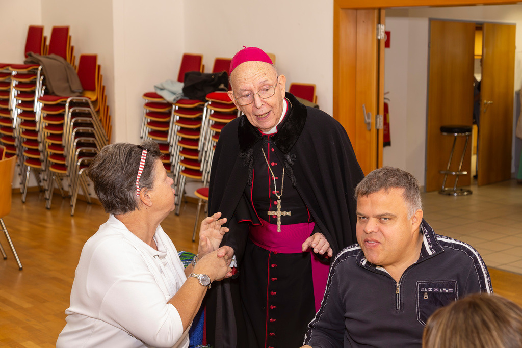 Festmesse-121 | Fotodoku der Festmesse anläßlich der Seligsprechung von Maria Theresia LEDOCHOWSKA 1975, zelebriert von Altbischof DDr. Klaus Küng und Pfarrer Mag. Zenon PAJAK in der Pfarrkirche Loosdorf. 
