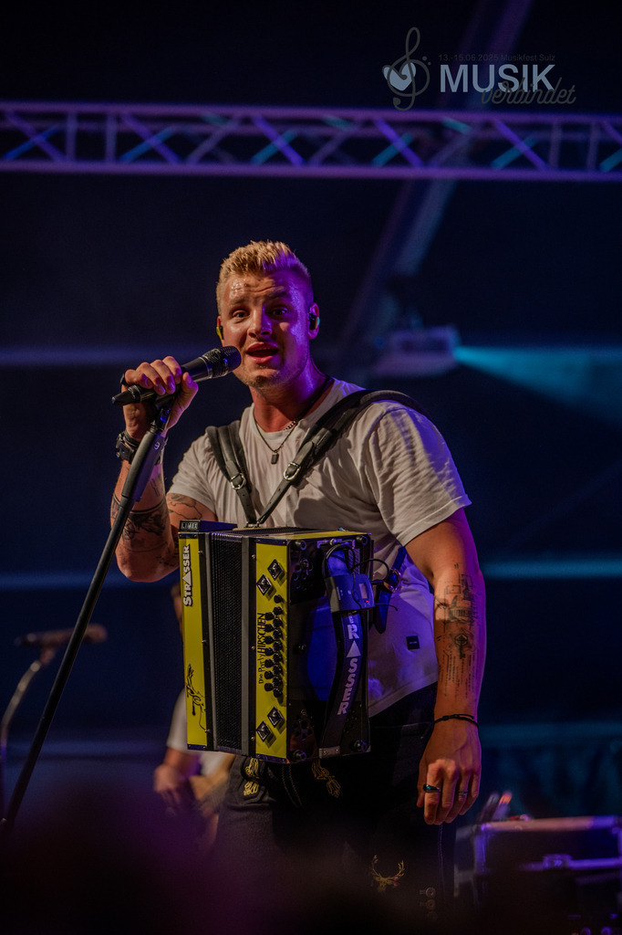 DSC_3730 | "Fussifoto.com – Ihr Ansprechpartner für hochwertige Fotografie! Entdecken Sie kreative Bilder und professionelle Dienstleistungen. Kontaktieren Sie uns für Ihre Projekte!"