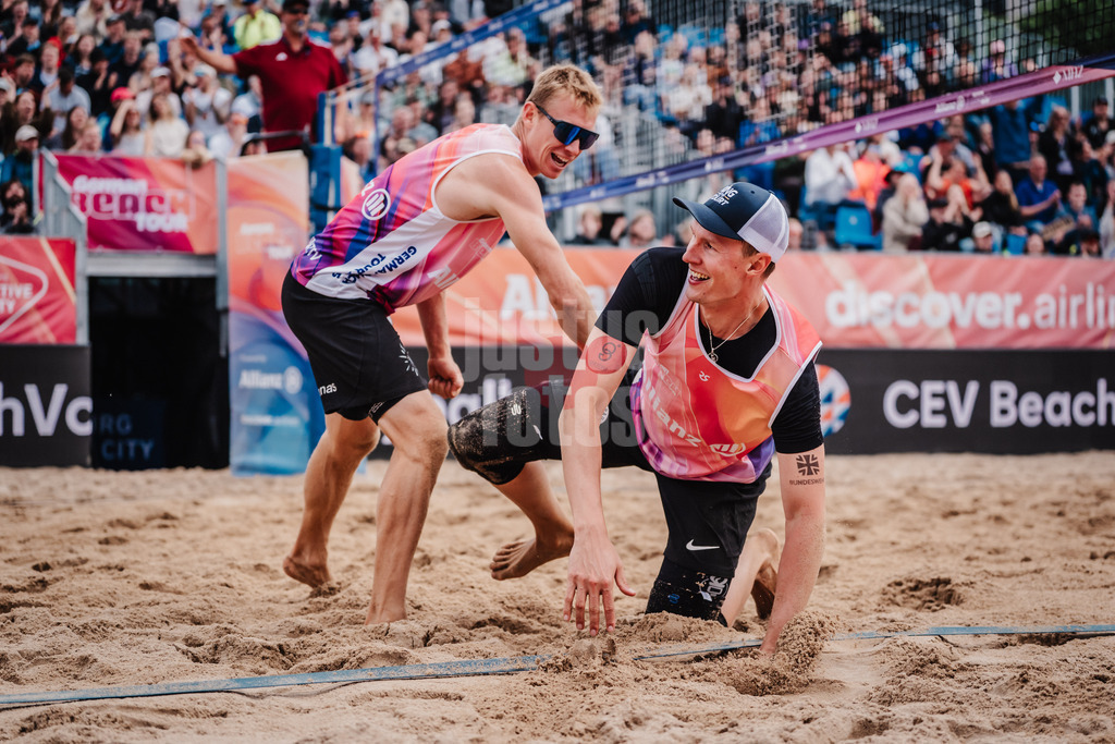 Beachvolleyball | Männer | Allianz German Beach Tour 2025 | Tourstop Hamburg | 01.06.2025 | v.l. Jonas Reinhardt und Robin Sowa