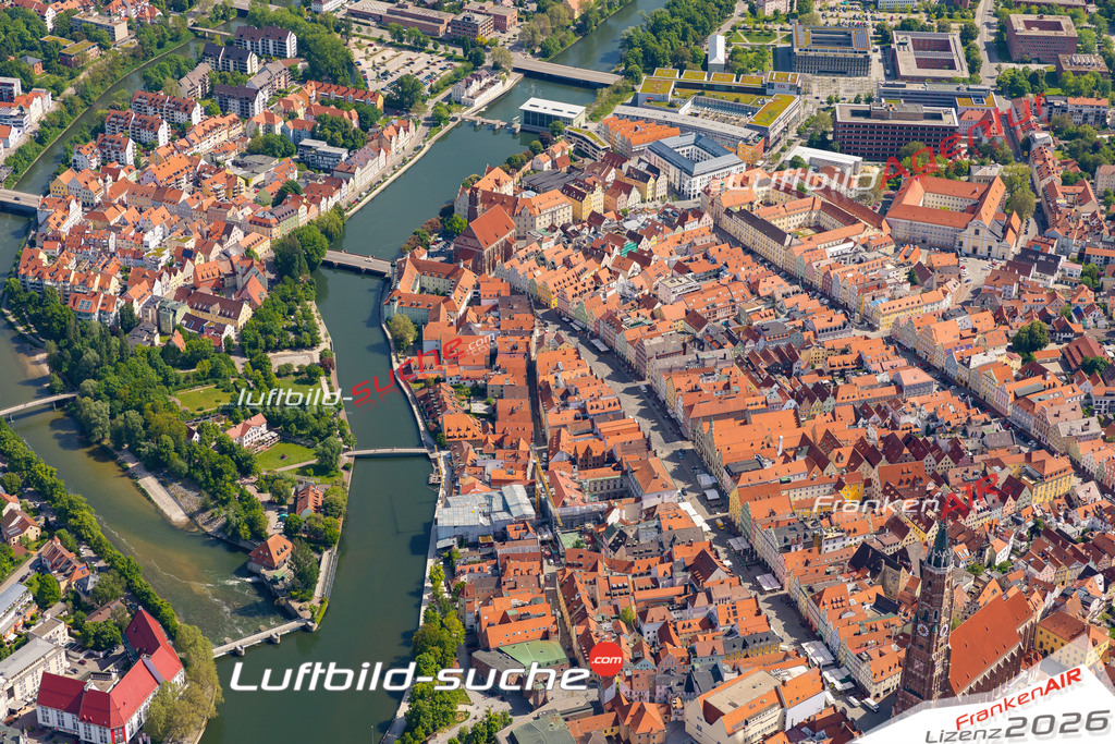 Die Luftaufnahme Altstadt - Landshut wurde 2021 mittels Flugzeug (keine Drohne) erstellt. Hohe Auflösung -für große Poster und Wandbilder geeignet!