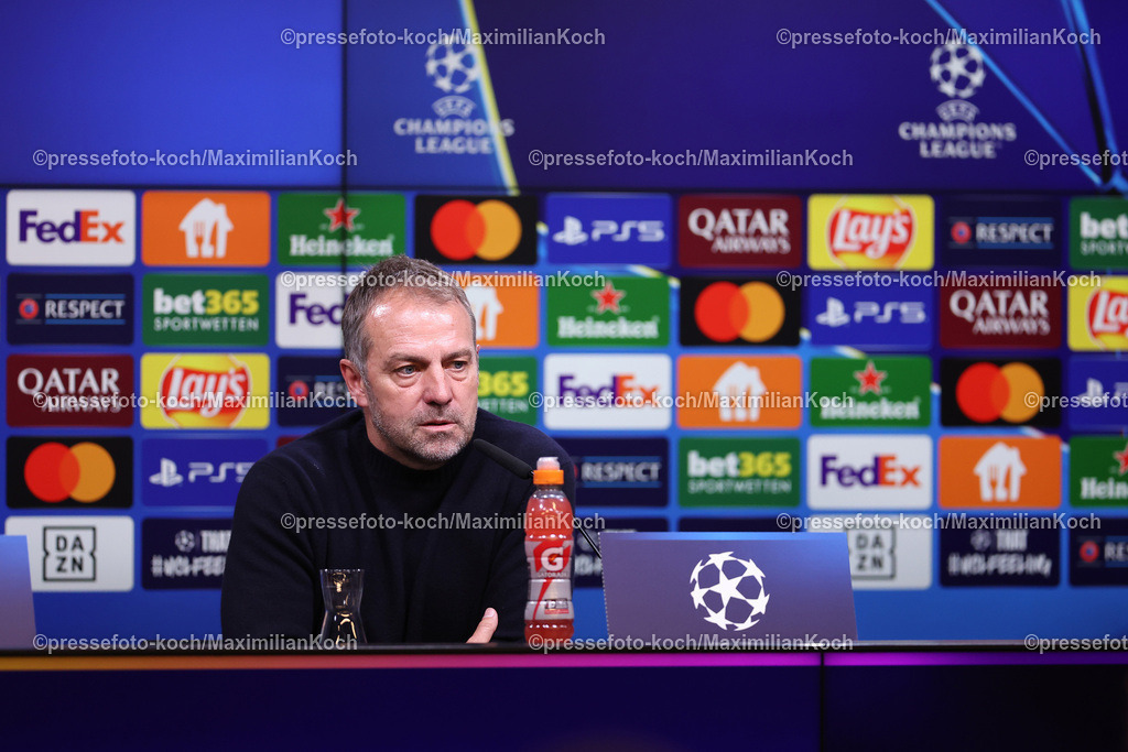 UCL11122401102 | 11.12.2024, UEFA Champions League, Borussia Dortmund - FC Barcelona, 8. Spieltag, Signal Iduna Park, Saison 2024 2025: Pressekonferenz nach dem Spiel mit den Trainern - Cheftrainer Hans-Dieter Hansi Flick (Barca)