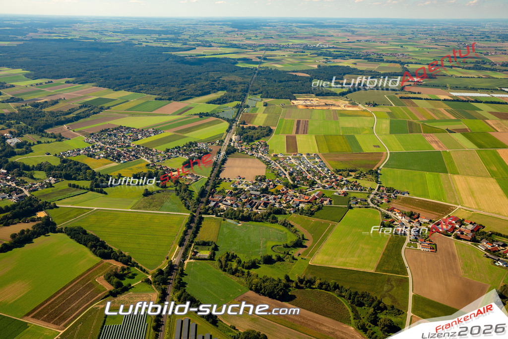 Das Luftbild zeigt : Radldorf Perkam - Die Luftaufnahme wurde 2023 vom UL-Flugzeug aus erstellt ( keine Drohne ) - Hochauflösende Luftaufnahme - Für grossformatige Ausdrucke geeignet. Die Geschenkidee !Mit Lizenz und Bildrechte bestellbar