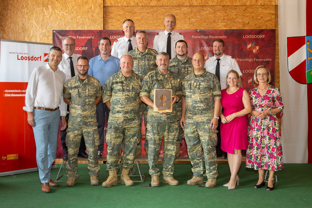 Geehrtengruppe_010 | Festakt FF-LOOSDORF - GRUPPENFOTO der ausgezeichneten HELFER bzw. Organisationen - DANKE für Hilfsleistungen und Unterstützungen bei der Hochwasserkatastrophe in Loosdorf im September 2024
