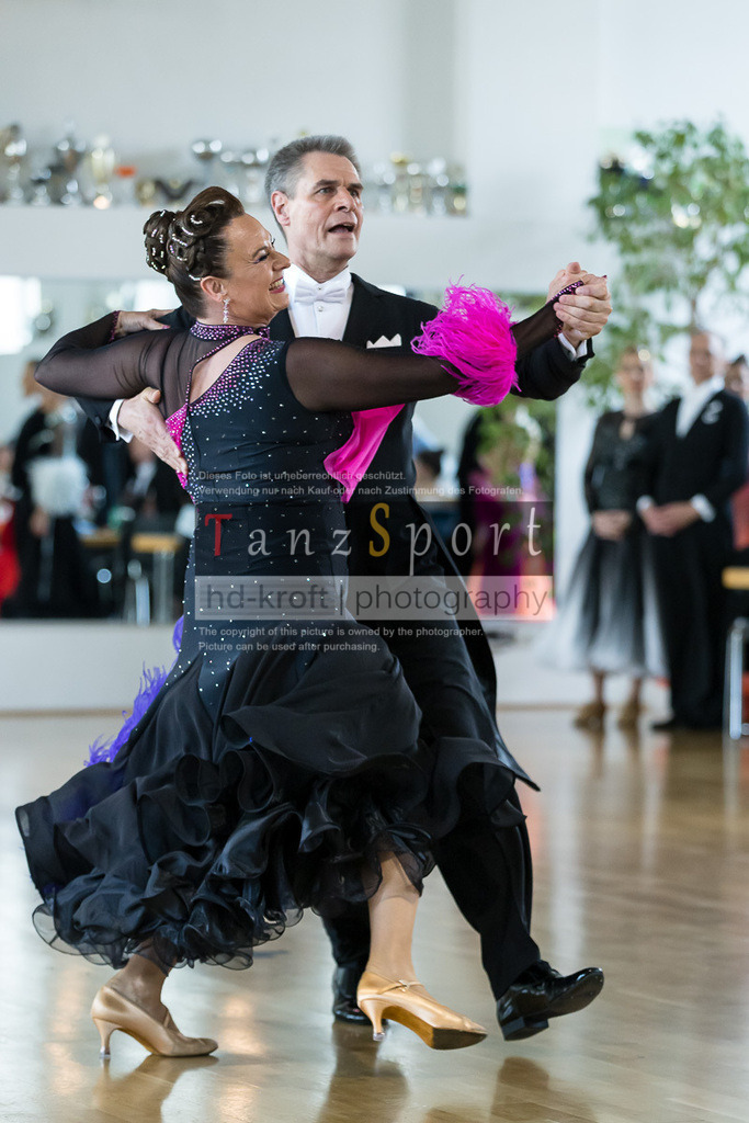 20240525_RL-Masters3-Std_4925 | Tanzsportbilder, Standardtanz, Lateintanz, WDSF, DTV, LTVB, dancecomp, goc, hessen tanzt, blaues band der spree, walzer, tango, wiener walzer, slowfox, quickstepp, samba, rumba, cha-cha-cha, paso doble. jive, hd-kroft photography, turniertanzsport