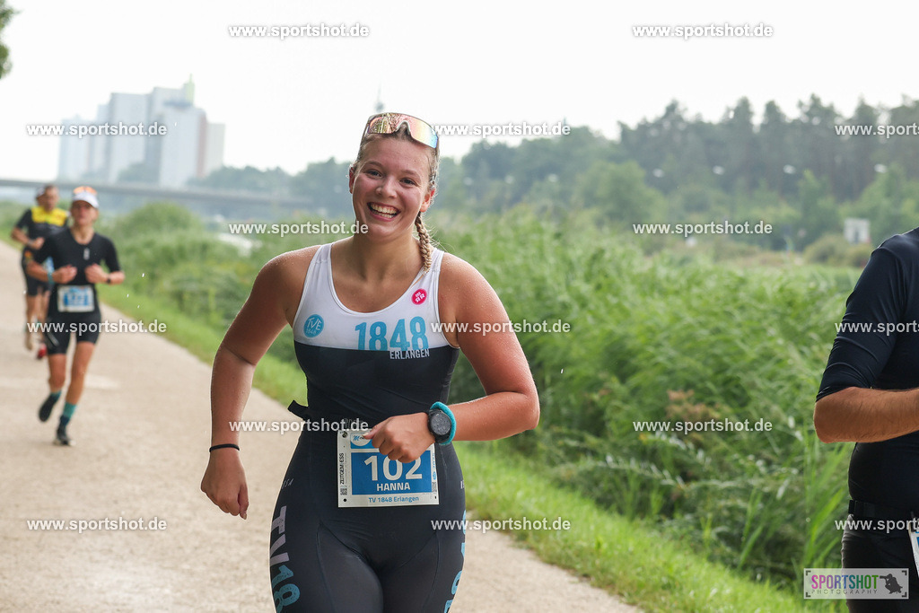 LUR_1503 | 34. M-net Erlanger Triathlon 2025 #erlangertriathlon  #mnettriathlon2025 #mnettriathlon #team #olympischedistanz #mitteldistanz #triathlon #maindonaukanal  #erlangertriathlon2025 #yourpictrs #tv1848 #tv1848erlangen  #triathlonbayern #sportinerlangen #demsportverbunden #sportshot_your_pictrs Copyright: www.sportshot.de