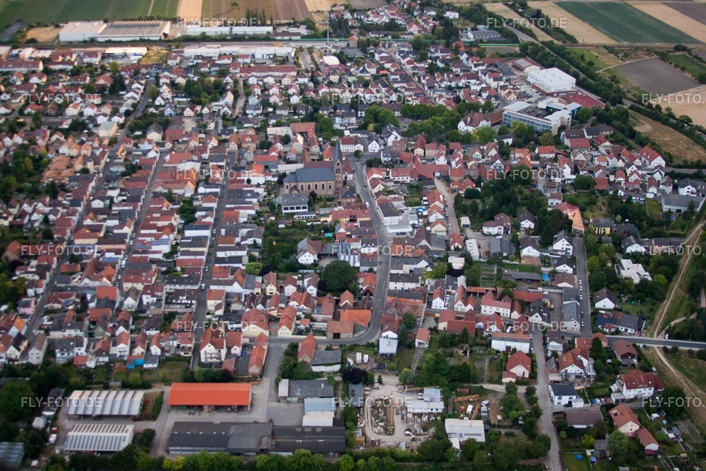 Stadtansicht vom Innenstadtbereich | Luftbild: Stadtansicht vom Innenstadtbereich im Ortsteil Roxheim in Bobenheim-Roxheim im Bundesland Rheinland-Pfalz in Deutschland. Foto: IMG_69154.jpg vom 24.06.2014 durch Werner Riehm/FLY-FOTO.de - Realisiert mit Pictrs.com