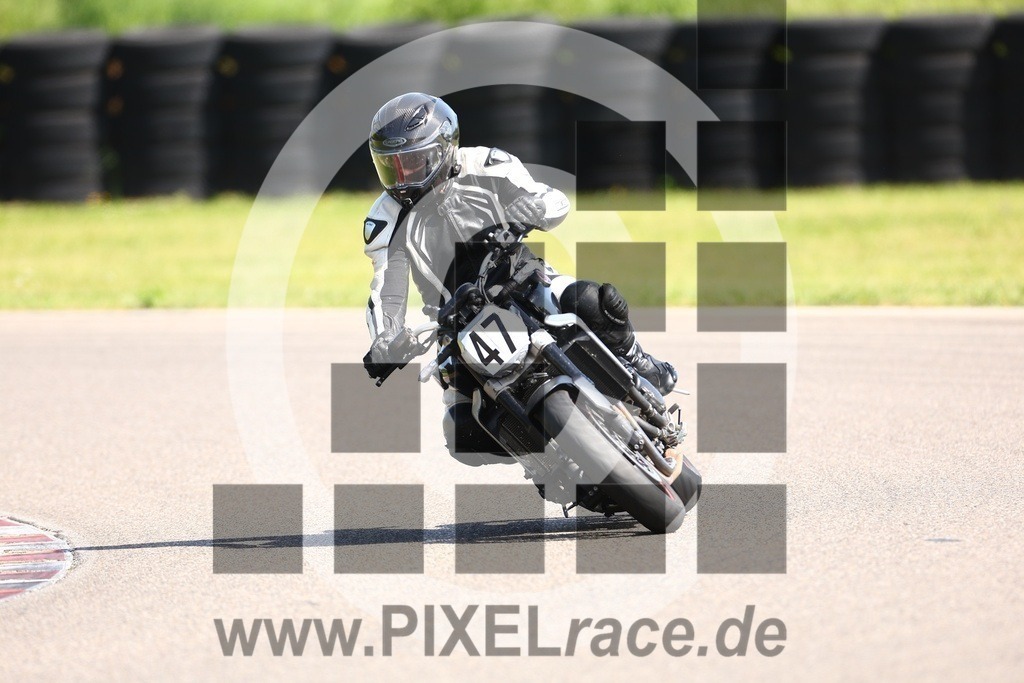 0047-20250502_01195 | Schöne Erinnerungen an spannende Momente - das festzuhalten ist unser Job. PIXELrace.de ist seit 2003 auf den Rennstrecken Europas unterwegs um die Action draußen beim Fahren und die wunderbare Stimmung imm Fahrerlager für euch einzufangen.
