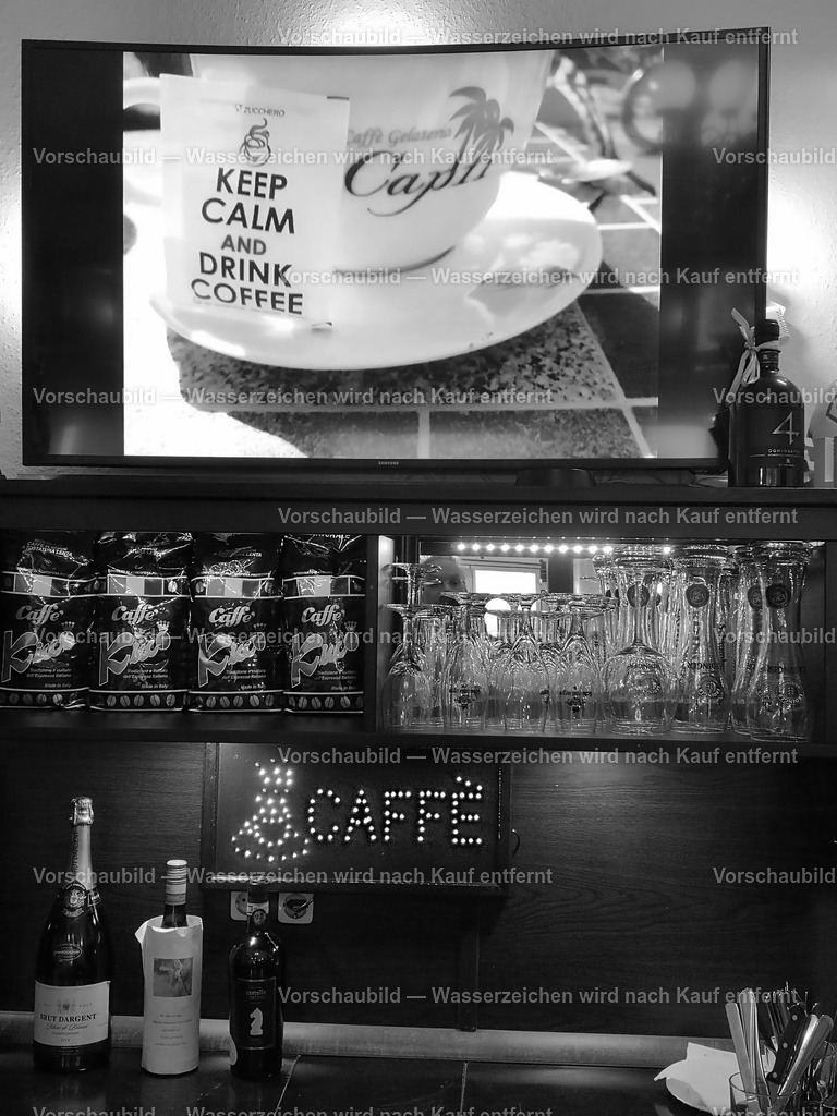 im Kaffeehaus | online Fotogalerie mit schwarz-weiß Fotografien und Shop für zeitlose  Poster und Leinwände in stilvollem schwarz weiß  - Realisiert mit Pictrs.com