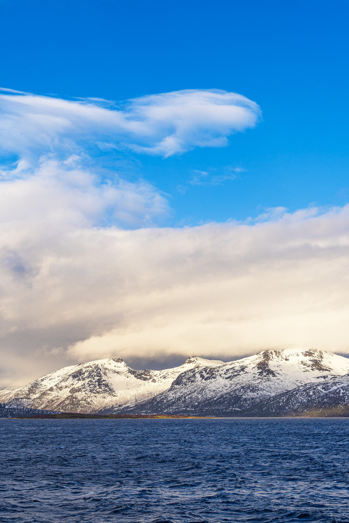 Berge und Felsen im Winter nahe Harstad in Norwegen | Berge und Felsen im Winter nahe Harstad in Norwegen.