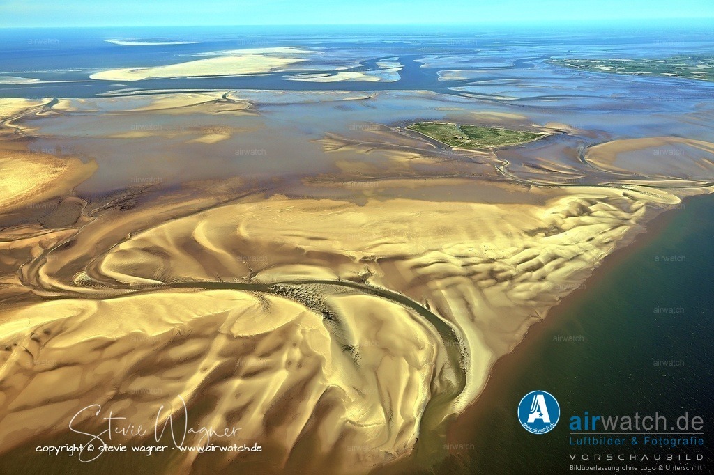 Halligen-Inseln-Weltnaturerbe-Wattenmeer-Mai-23-airwatch-wagner-240A3134 | Entdecken Sie atemberaubende Luftbilder und Fotografien auf airwatch.de - Tauchen Sie ein in eine Welt voller faszinierender Aufnahmen aus der Vogelperspektive.