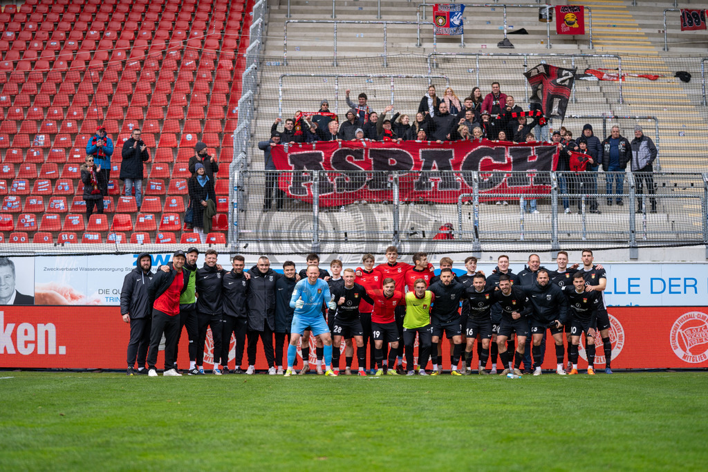 Kickers Offenbach vs. SG Sonnenhof Grossaspach, Fussball, Regionalliga Suedwest, 24. Spieltag, 14.03.2026 | SG Sonnenhof Grossaspach in der Kurve bei Ihren Fans nach dem Spiel,Kickers Offenbach vs. SG Sonnenhof Grossaspach, Fussball, Regionalliga Suedwest, 24. Spieltag, 14.03.2026Foto: photosbyphips/Philip Ziegler