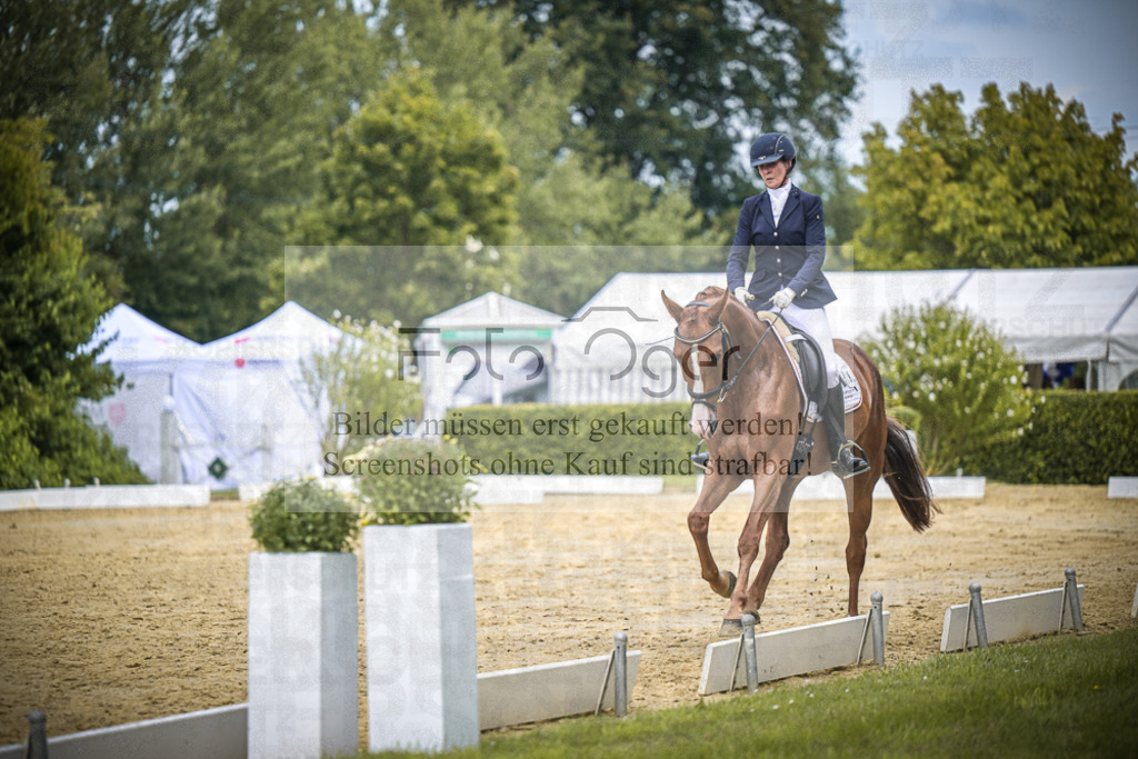 DOS_2447 | Entdecke hochwertige Reitturnierfotos von Foto Oger. Professionell, emotional und authentisch – jetzt Lieblingsmomente im Shop bestellen.Deutschlandweite Turnierfotografie. - Realisiert mit Pictrs.com